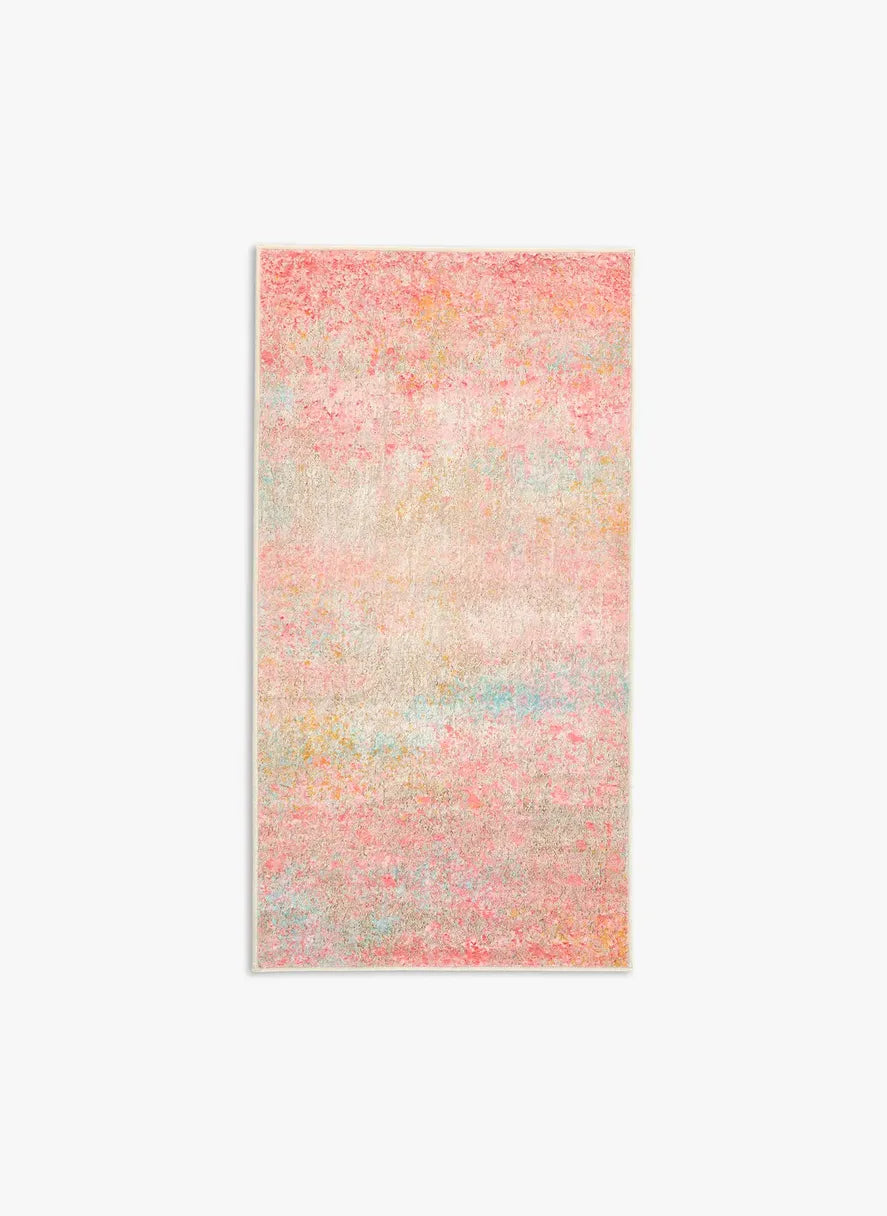 Tappeto Fiorith bouclé 3D 80×150 cm con sfumature rosa corallo, azzurro, senape e avorio visto dall’alto.