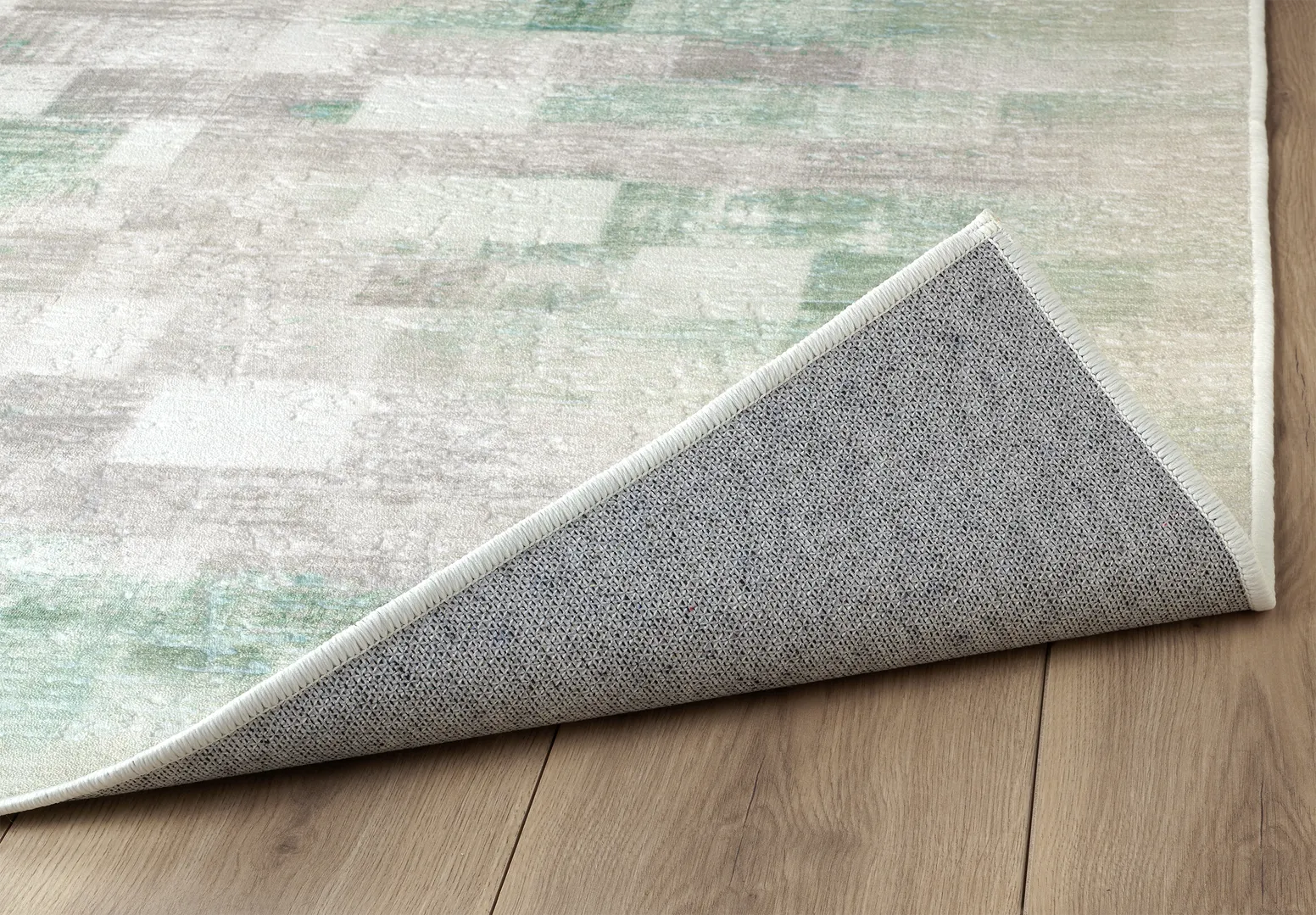 Angolo del tappeto Martin LtGreen bouclé 3D con bordo rifinito e retro antiscivolo.