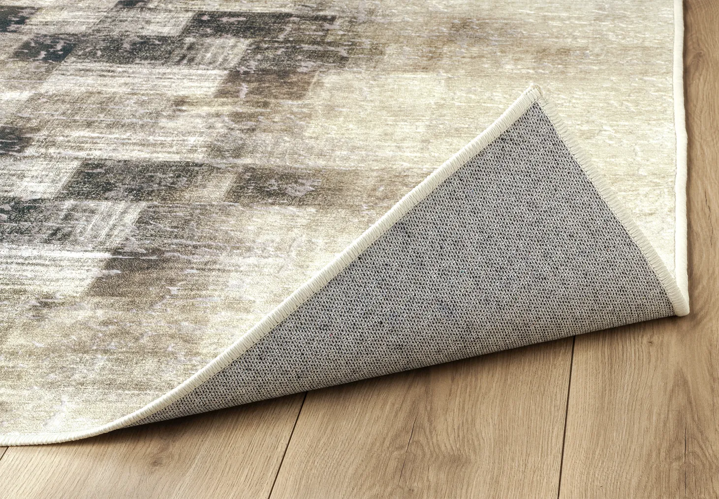 Angolo del tappeto Martin Anth bouclé 3D con bordo rifinito e base antiscivolo.