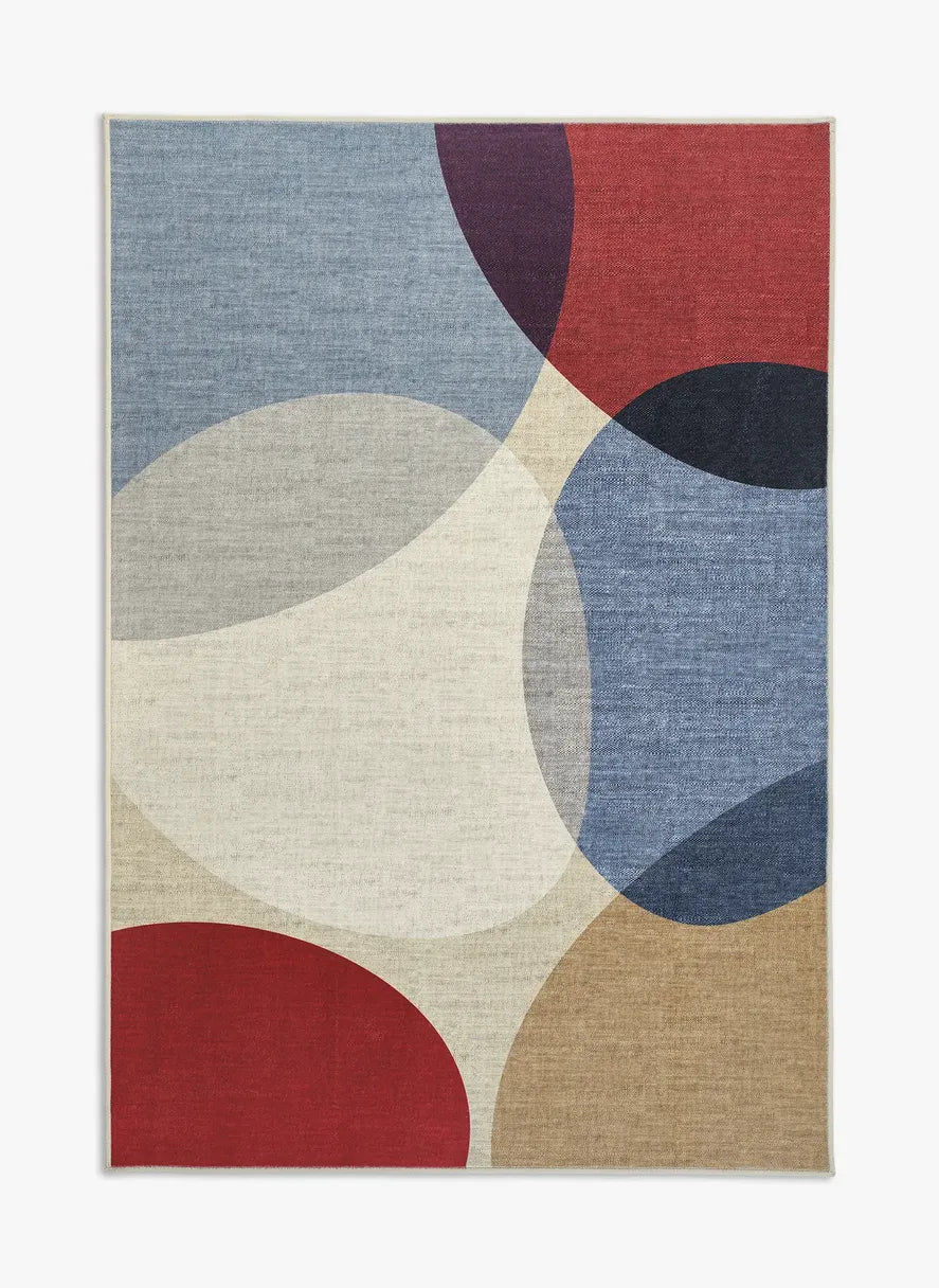 Tappeto Nayra 130x190 cm visto dall’alto, pattern astratto nei toni rosso, blu e beige.