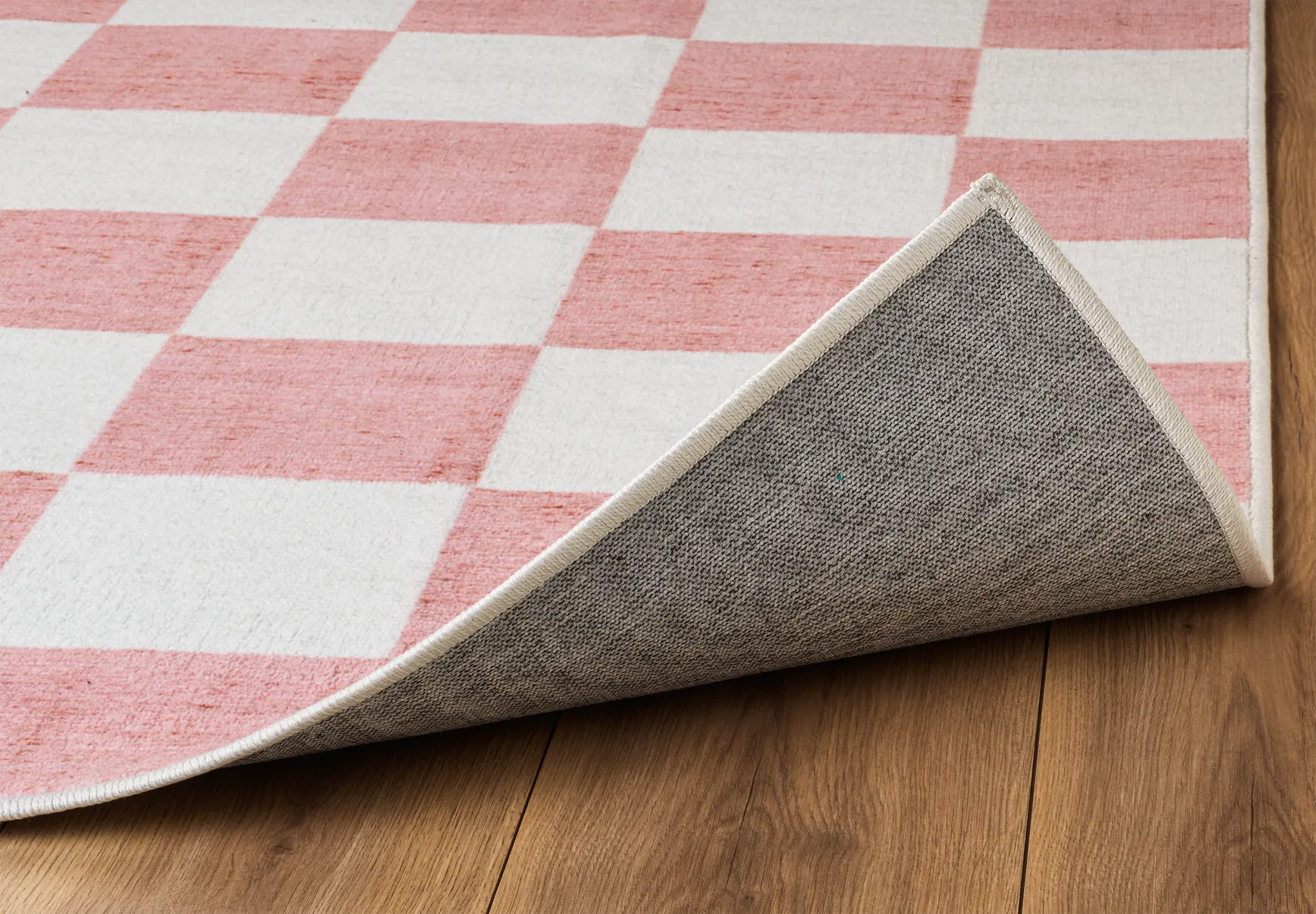 Angolo del tappeto Jack LtRose in pelo taftato con bordo curato e retro antiscivolo chiaro.