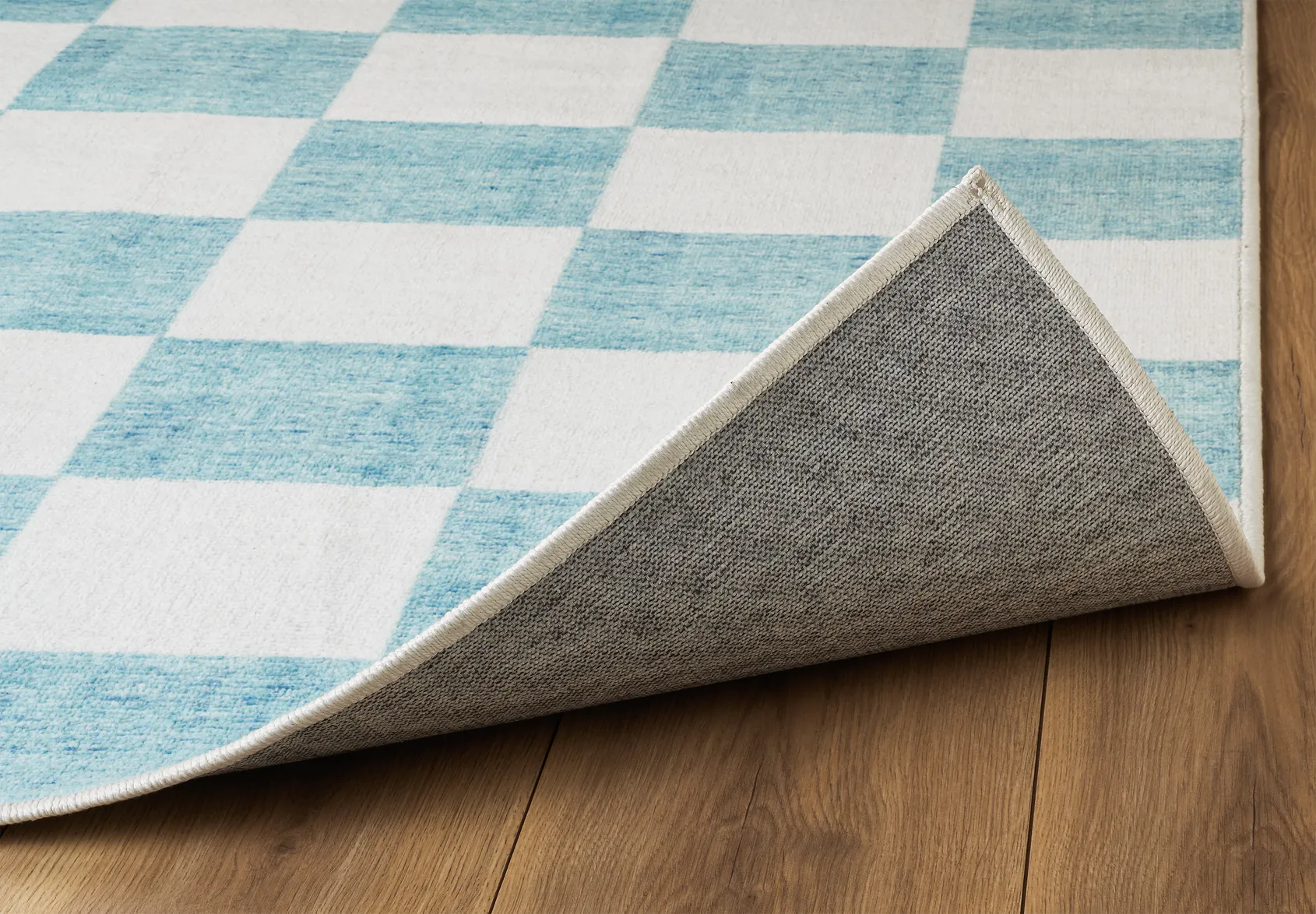 Angolo del tappeto Jack Mint in pelo taftato con bordo rifinito e retro antiscivolo chiaro.