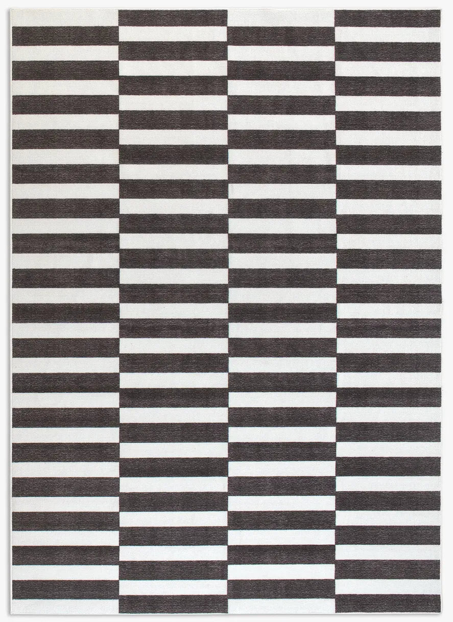 Tappeto Strider Black 200×290 cm in pelo taftato, righe orizzontali alternate nere e panna disposte in colonne sfalsate, visto dall’alto.