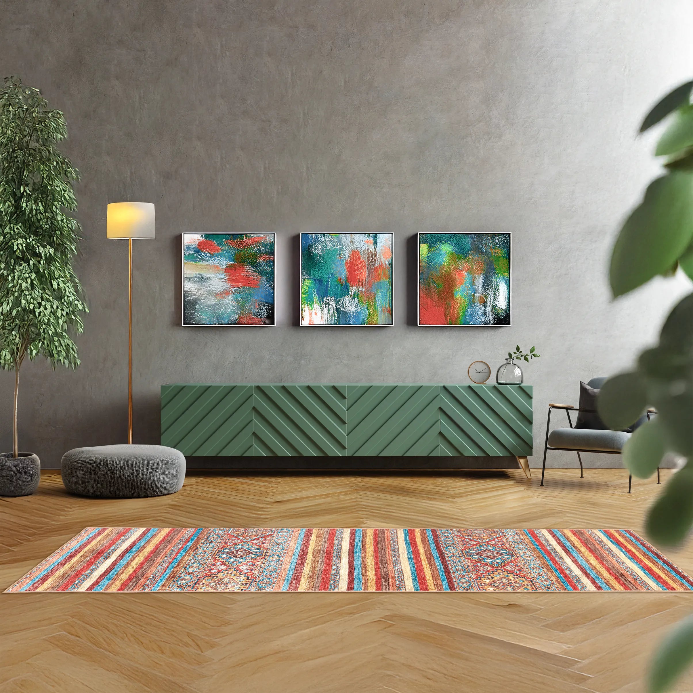 Tappeto Azmeo 80x250 cm runner ambientato in corridoio, con pattern etnico e colori caldi.