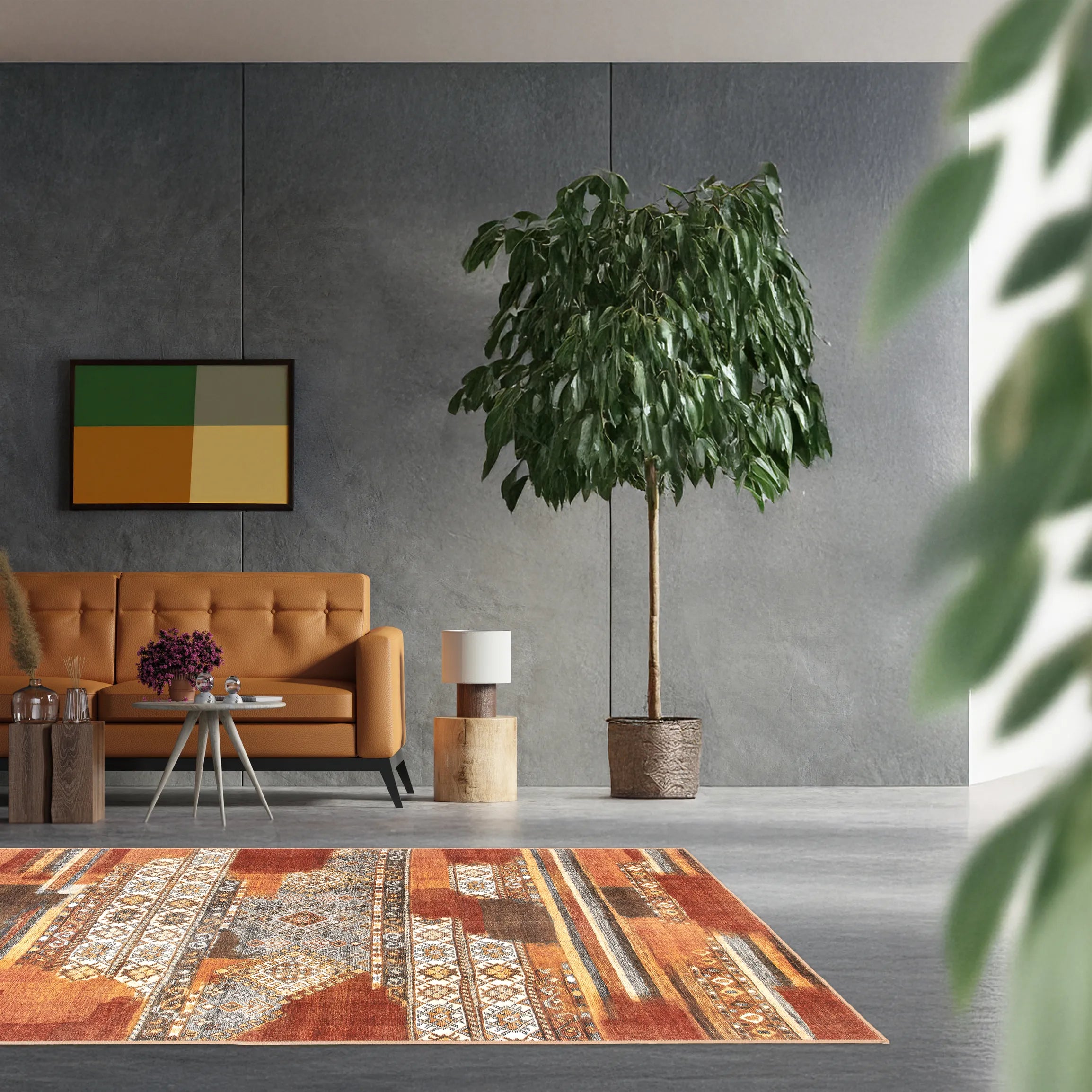 Tappeto Myfar 160x230 cm ambientato in salotto moderno, con colori caldi e dettagli etnici che risaltano nell’arredo.