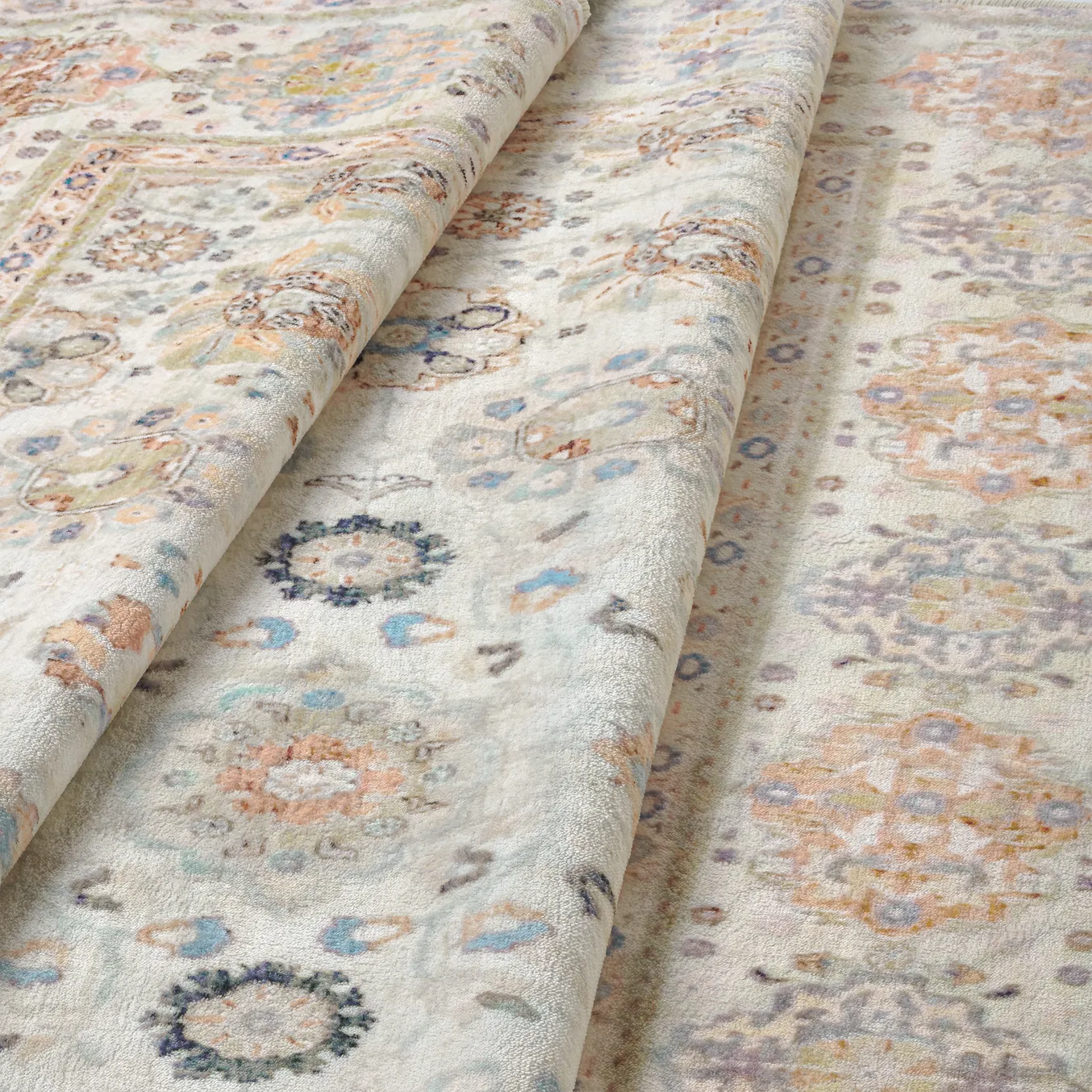 Dettaglio onda del tappeto Jane in pelo corto di microfibra, superficie morbida con disegno floreale fine su base chiara.