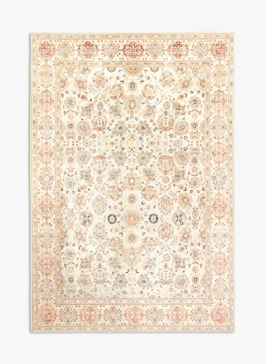 Tappeto Jane 130×190 cm in pelo corto di microfibra, pattern centrale classico con bordo riccamente decorato su fondo avorio, visto dall’alto.