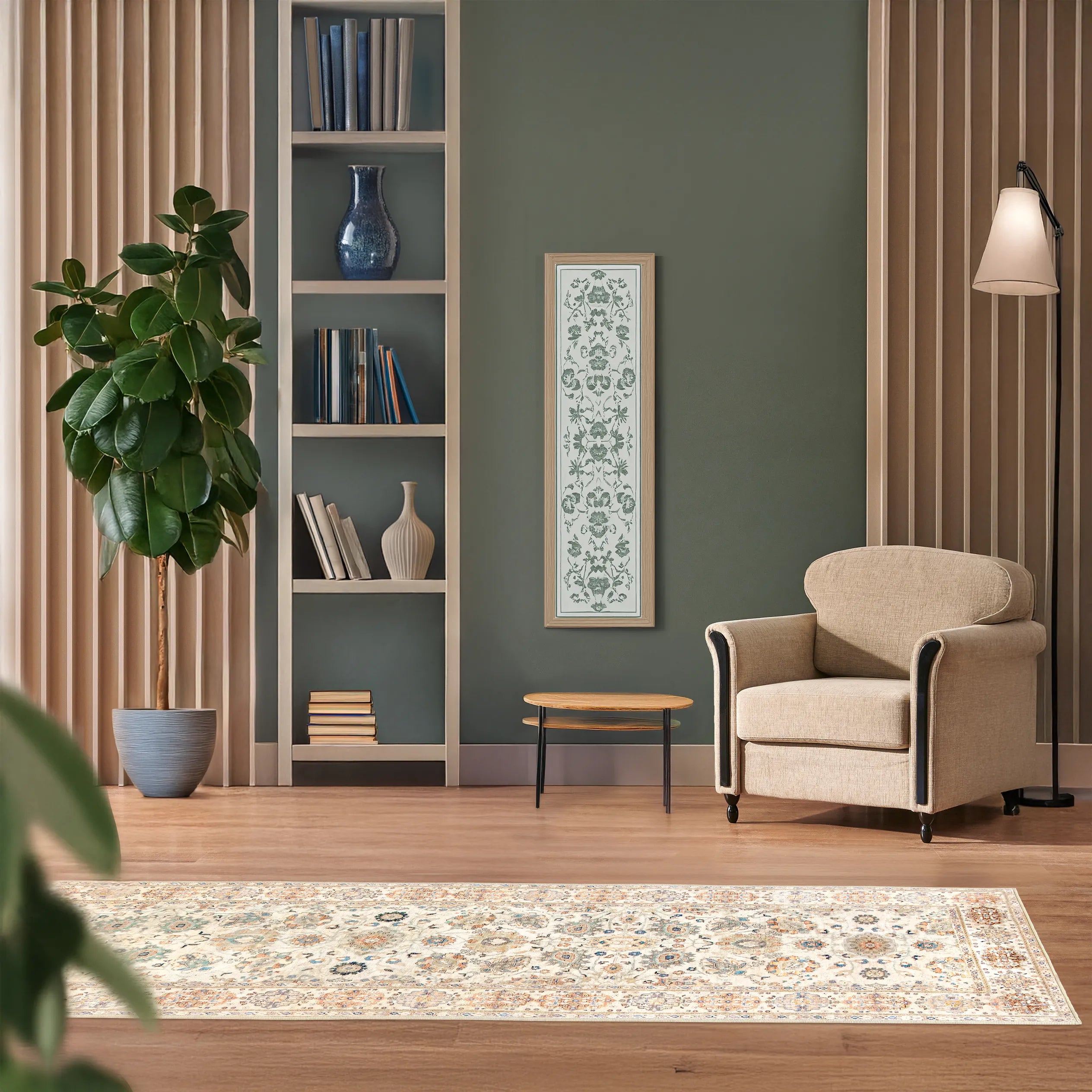Tappeto Jane 80×250 cm in zona lettura con parete verde, libreria integrata, poltrona beige, piccolo tavolino e pianta in vaso su pavimento in legno.