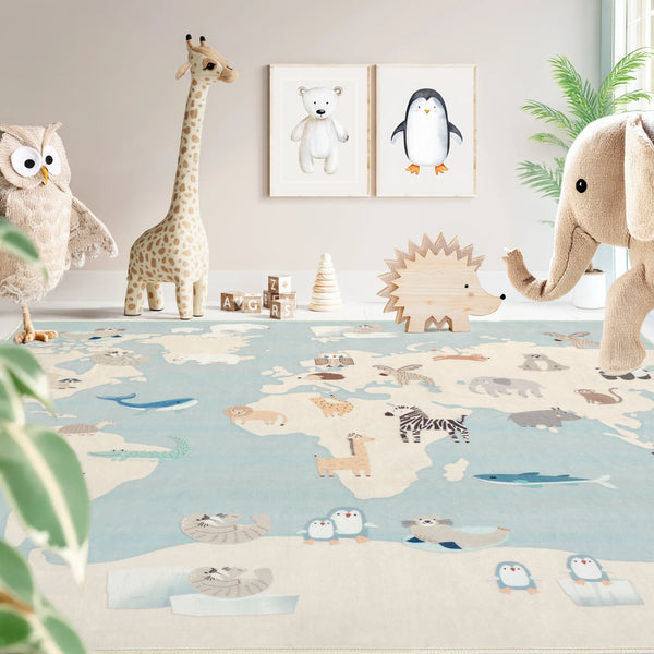 Tappeto Zoonia 120×120 cm quadrato posato in cameretta o playroom, tappeto educativo con mappa e animali illustrati.