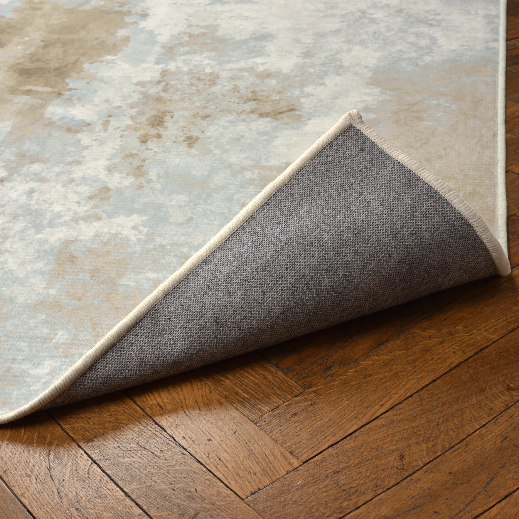 Angolo del tappeto Argon sollevato con base antiscivolo e impermeabile; superficie lavabile a 40° e asciugabile in asciugatrice.