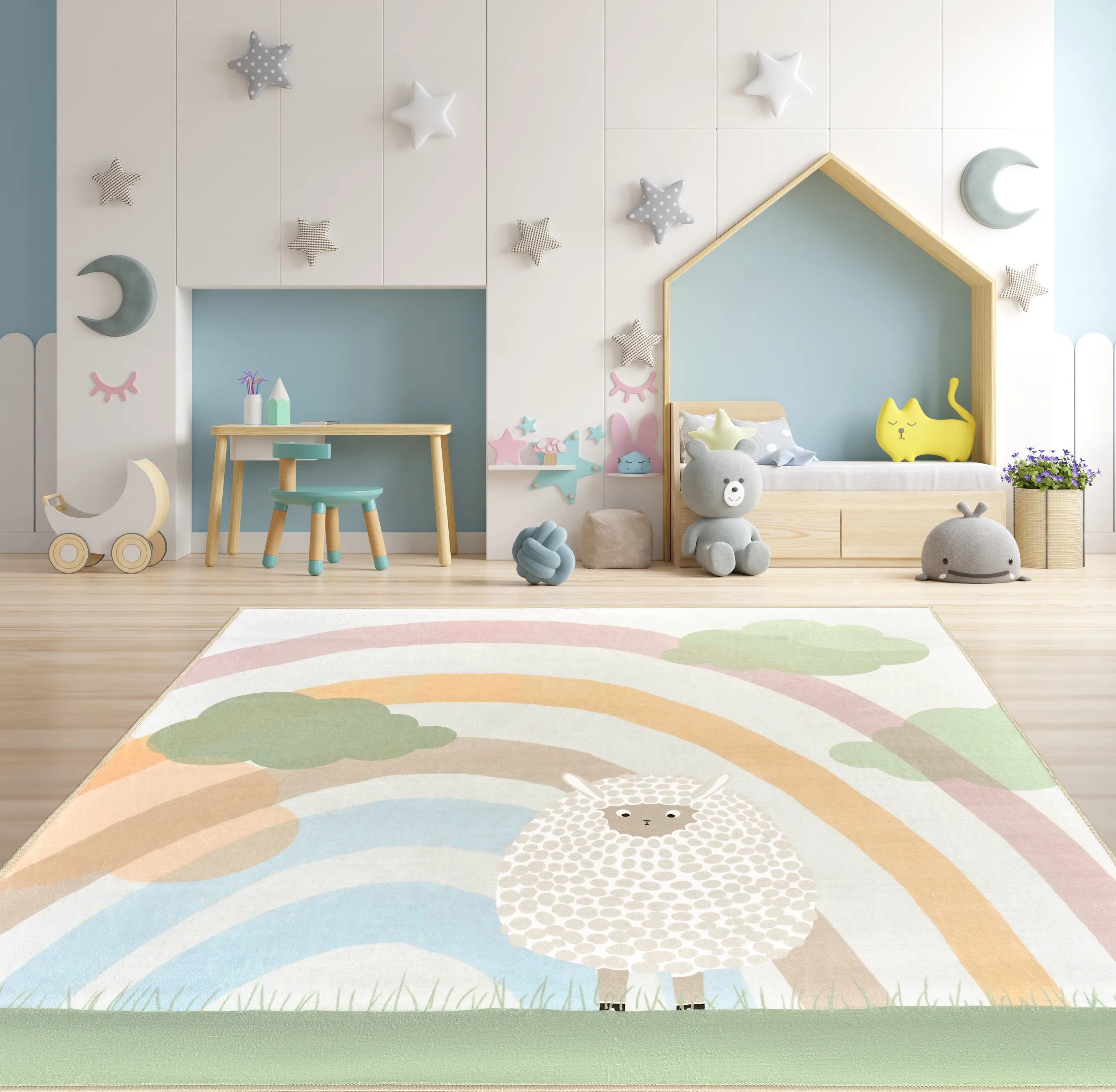 Tappeto Bella 120×120 cm in cameretta con letto a casetta color legno, pareti bianco/azzurre e decorazioni a stelle e luna; peluche e giochi soffici; lavabile in lavatrice a 40° e asciugabile in asciugatrice, antimacchia, antiscivolo e impermeabile.