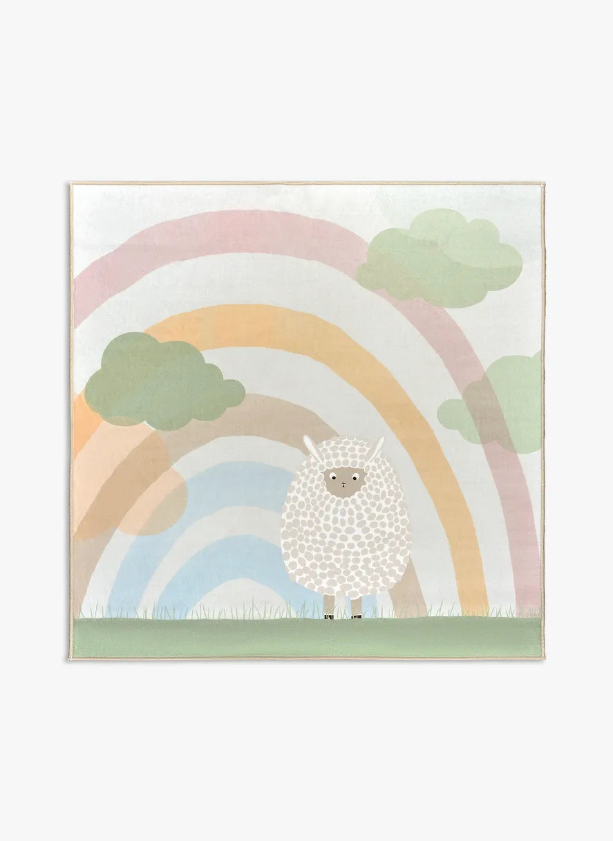 Tappeto Bella 120×120 cm quadrato con arcobaleno e nuvole tono pastello; lavabile in lavatrice a 40° e asciugabile in asciugatrice, antimacchia, antiscivolo e impermeabile.