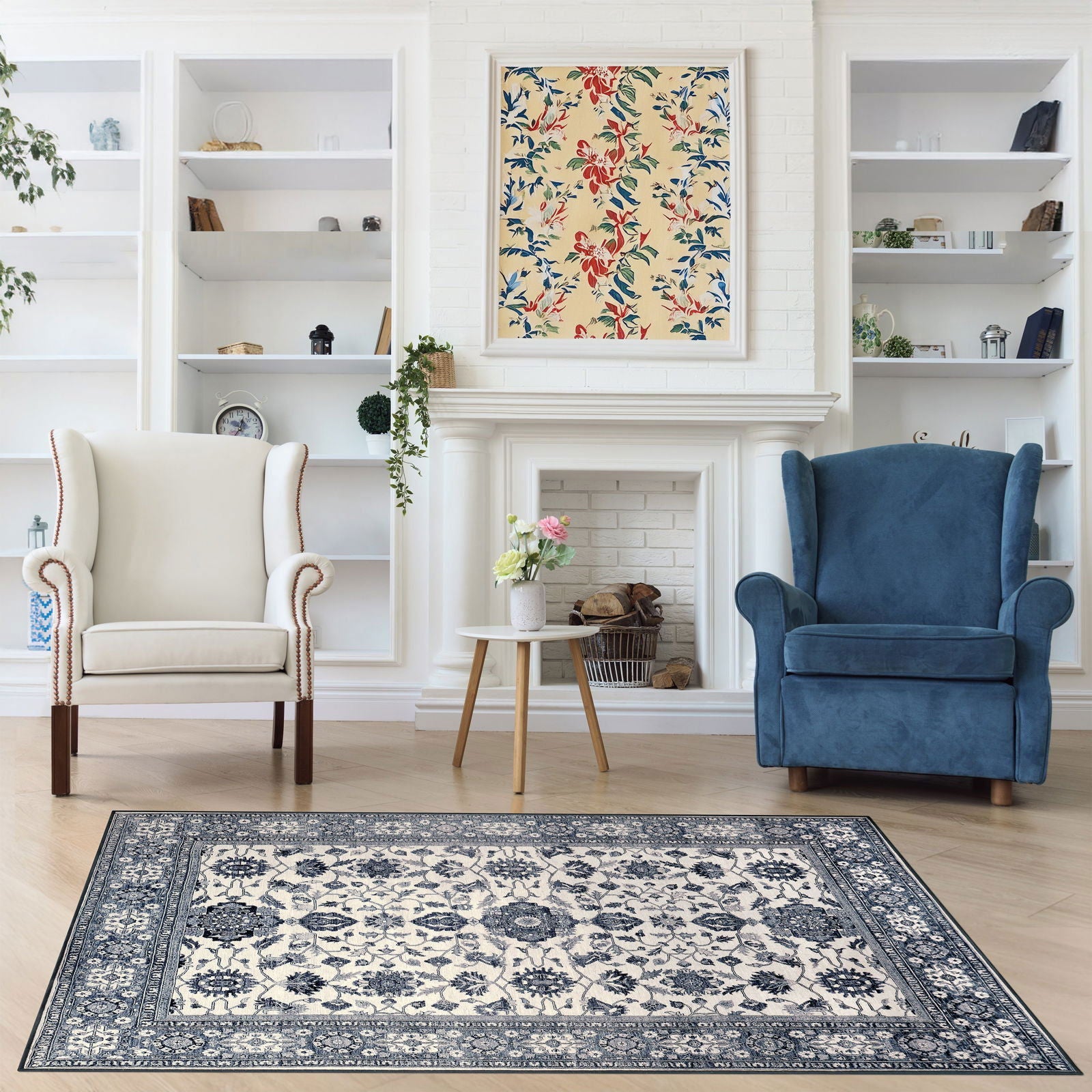 Tappeto Farahan 140×200 cm Lindorug collezione Chenny stile Classic in salotto con due poltrone e camino bianco