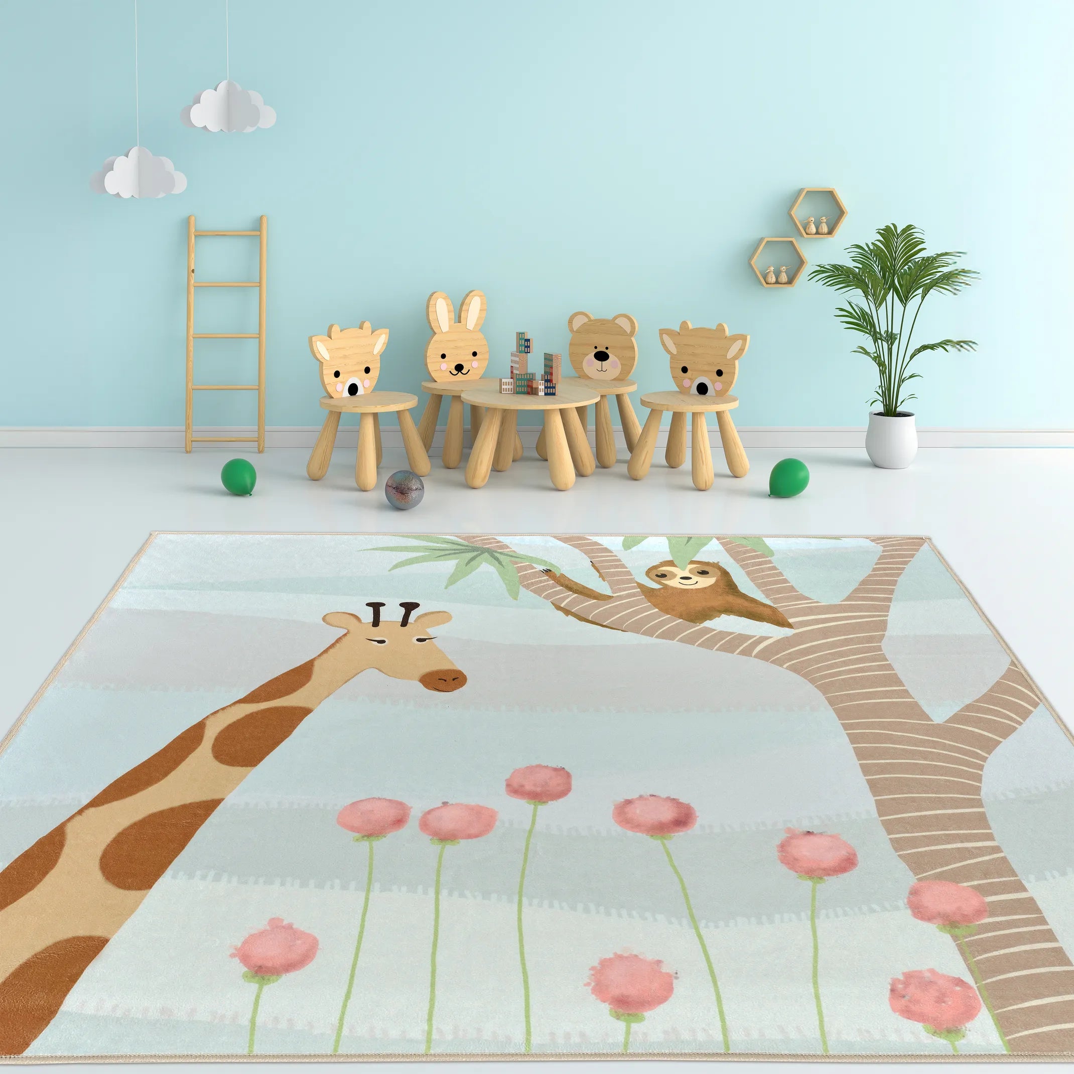 Stanza bimbi con parete verde acqua, tavolino e sedie a forma di animaletti, mensole a nido d’ape e pianta in vaso; tappeto Gaffy davanti al set gioco.