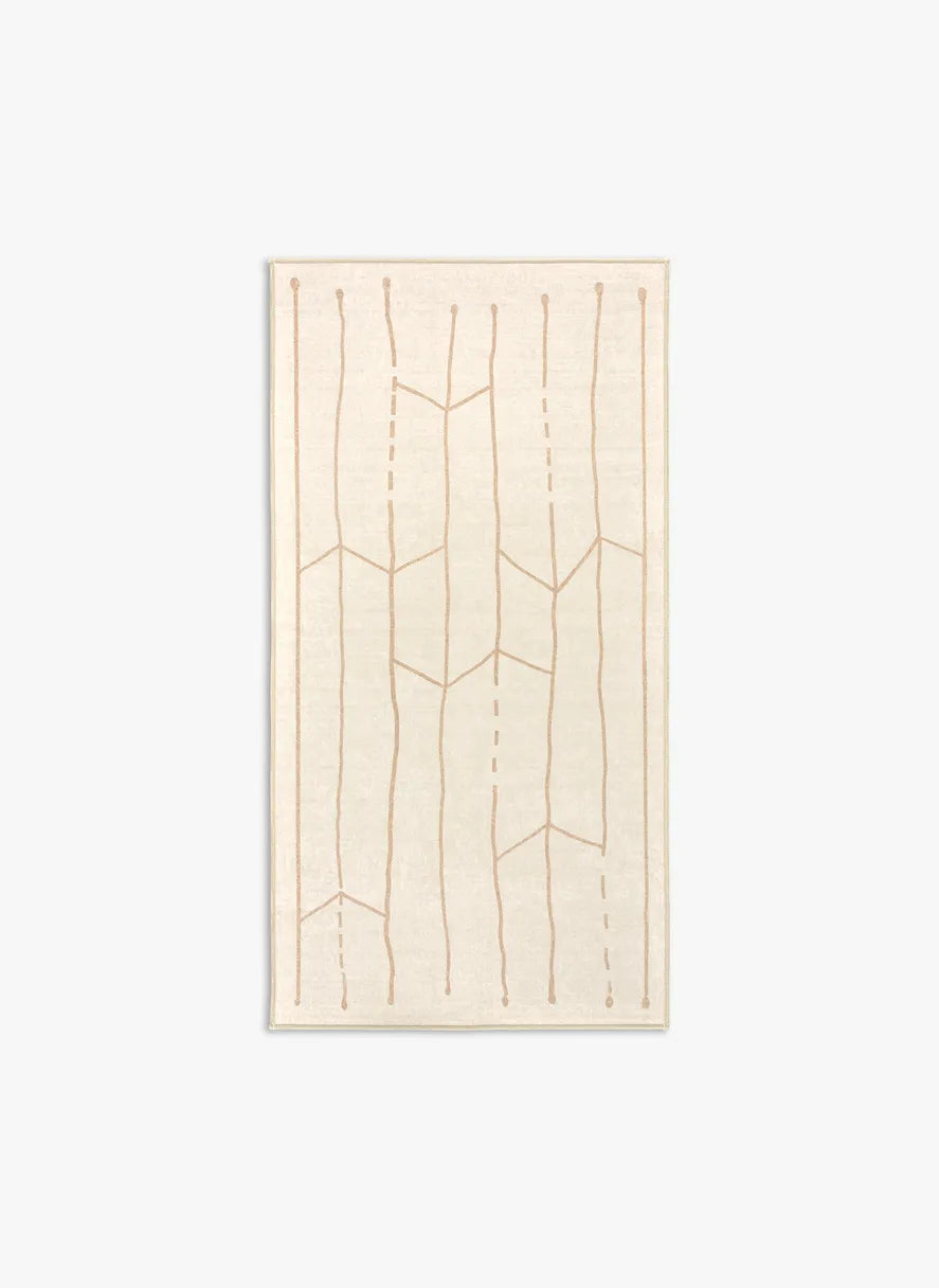 Tappeto Maira 80×150 cm crema e avorio con motivo tribale beige e accento giallo oro; lavabile in lavatrice e asciugabile in asciugatrice, antimacchia e antiscivolo