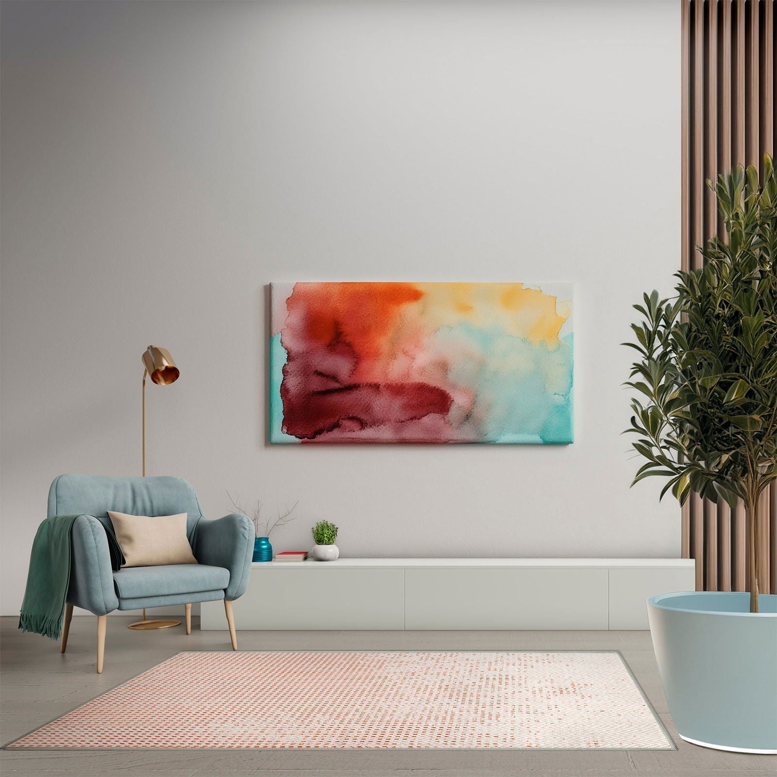 Tappeto Tang 140×200 cm Lindorug collezione Chenny stile Urban in soggiorno con poltrona turchese, lampada dorata su tavolino e grande vaso tondo